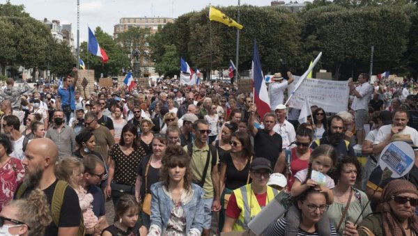 МАСОВНЕ ДЕМОНСТРАЦИЈЕ У ФРАНЦУСКОЈ: Десетине хиљада људи протествовало против сексуалног насиља