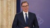 VUČIĆ SA ŠUJOKOM: Svečani doček za mađarskog predsednika ispred Palate Srbija