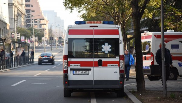 ПОВРЕЂЕНА ТРУДНИЦА У ВОЈВОДЕ СТЕПЕ: Саобраћајна несрећа у Београду