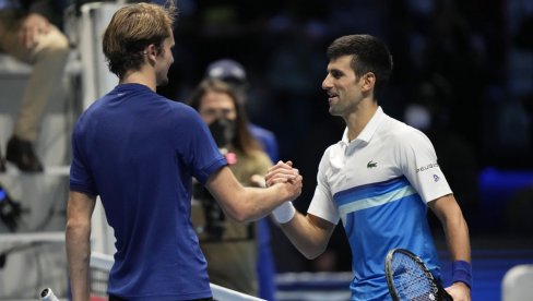 NIJE FEDERER NAJBOLJI -  ĐOKOVIĆ JE! Zverev zakopao Rodžera, Rafu i sve njihove navijače (VIDEO)