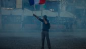 ЖЕСТОК СУКОБ У ФРАНЦУСКОЈ: Демонстранти полицију гађали ватрометом, а они су им узвратили сузавцем и физичком силом