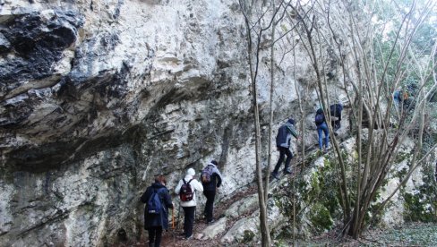 NOVA SEZONA PEŠAČENJA KANJONOM CRNICE: Uspon do pećine Masni kamen