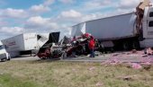 ПЕТОРО ПОГИНУЛО, ПЕТОРО ПОВРЕЂЕНО: Тешка саобраћајна несрећа у САД, судар камиона и комбија