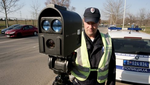 TROJICA ZADRŽANA NA TREŽNJENJU: Policija u Južnobačkom okrugu za dan iz saobraćaja isključila 24 vozača