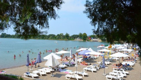 KUPANJE POD NADZOROM SPASILACA: Zvanično počinje sezona na Gradskom jezeru u Beloj Crkvi