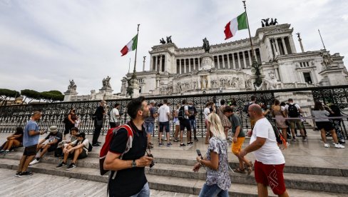 TURISTI, VRATITE SE ODAKLE STE DOŠLI: Italijanski gradovi duž Apeninskog poluostrva grcaju pod sve masovnijim prilivom posetilaca