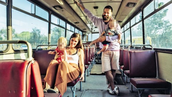 ВОЛАН ЈЕ У ДНЕВНОЈ СОБИ: Стари аутобус Фап-Санос супружници преуредили у функционалан стан