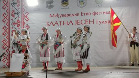 МИТАР МИРИЋ НА „ЗЛАТНОЈ ЈЕСЕНИ“: У вршачком селу Гудурица славље у част вина и виноградарства