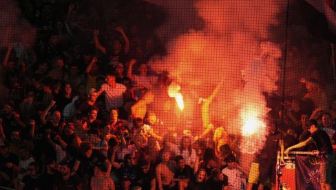 SKANDAL KAKAV SE NE PAMTI: Navijaći švercovali pirotehniku u kolima hitne pomoći! (FOTO)