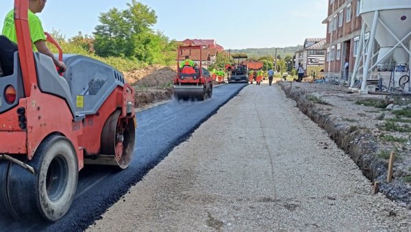 ДА СЕ НЕ ЗАБОРАВИ: У Петровцу на Млави обнављају улицу Ј.Ј. Змаја