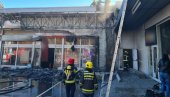 VATRA ZAHVATILA PRODAVNICU, PA SE PROŠIRILA NA VOZILA: Detalji požara u Pančevu - stihija počela u ostavi za đubre (FOTO/VIDEO)