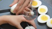 ОДМАХ У ВОДУ - ИЛИ ТЕК КАДА КЉУЧА: Куварица саветује како се исправно кувају јаја