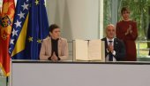 Izraz lica Ane Brnabić tokom potpisivanja u Berlinu sve govori (FOTO)