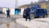 ČIST TEROR: Policija lažne države zabranila bračnom paru sa unučadima da se vrati na Kosovo i Metohiju zbog tablica