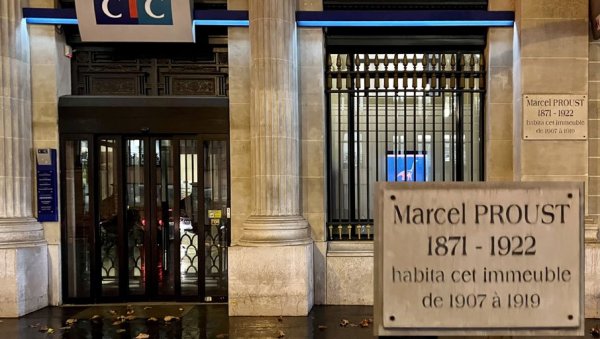 У ПОТРАЗИ ЗА ПРУСТОВИМ ВРЕМЕНОМ: Новости на париским стазама великог француског писца поводом стогодишњице његове смрти