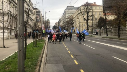 PRIZNALI U SKUPŠTINI: Opozicija politizuje protest prosvetnih radnika!