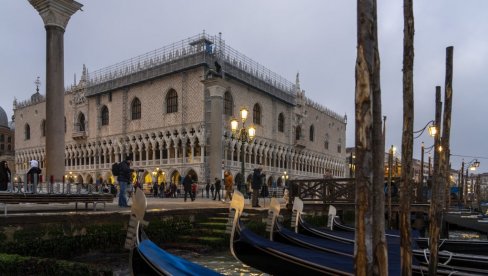 VENECIJA UVODI NOVE MERE: Tiču se turista - kazne i do 500 evra, ko se ne bude pridržavao