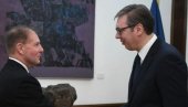 ZAMOLIO SAM DA NATO ZAŠTITI NAŠ NAROD NA KiM: Vučić sa komandantom Komande združenih snaga NATO-a (FOTO)