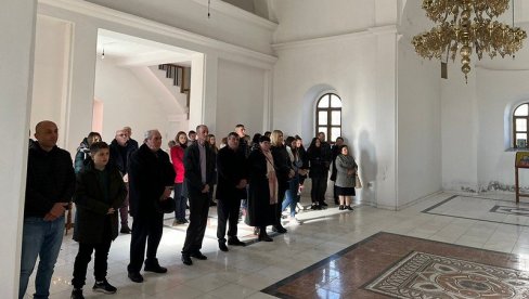 U ALBANIJI ČUVAJU SRPSTVO I PRAVOSLAVLJE: Verni narod u Vraki i Skadru proslavio Badnji dan i Božić (FOTO)