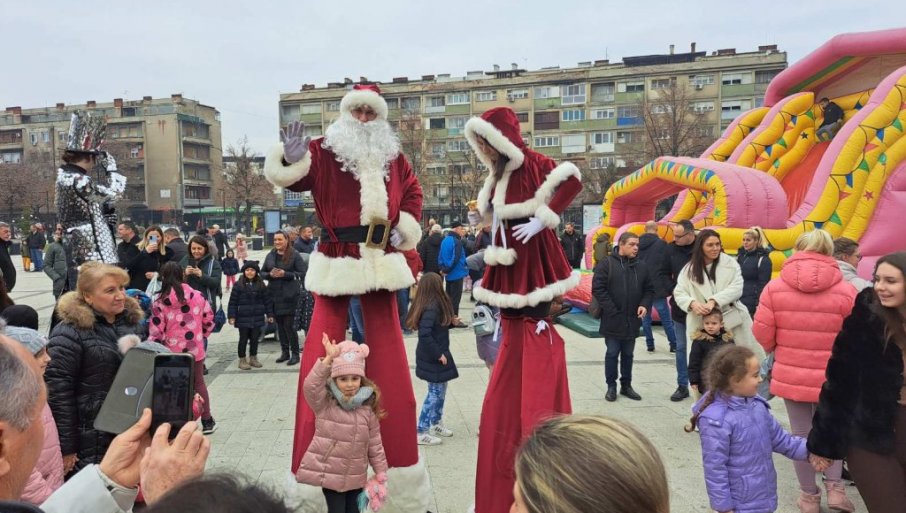 TRG DEČIJE RADOSTI: Proslava pravoslavne Nove godine u Leskovcu