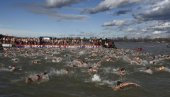 БОГ СЕ ЈАВИ! Најлепше слике из Србије - пливање за Часни крст широм земље (ФОТО)