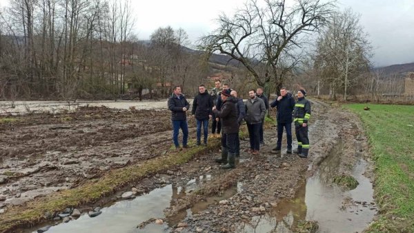 ОБИЛАЗЕ ПОПЛАВЉЕНА ПОДРУЧЈА: Представници Канцеларије за КиМ на терену