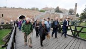 SVAKI DESETI KINEZ: Broj stranih turista u oktobru veći za 10, 8 odsto, nego u istom mesecu lane