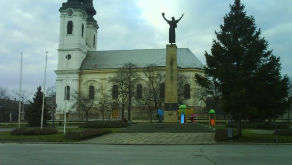 НОВИ СЈАЈ ТРГА СЛОБОДЕ: За радове у Србобрану Влада Војводине даје 90 милиона