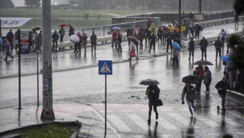 RHMZ SE HITNO OGLASIO: Stižu pljuskovi sa grmljavinom, ovaj deo Srbije prvi na udaru (FOTO)