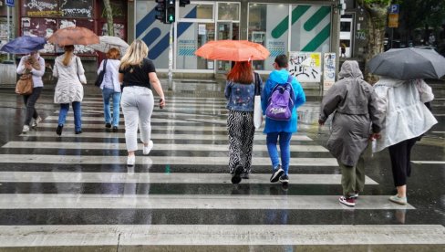 STIŽU PLJUSKOVI SA GRMLJAVINOM: RHMZ izdao najnovije upozorenje