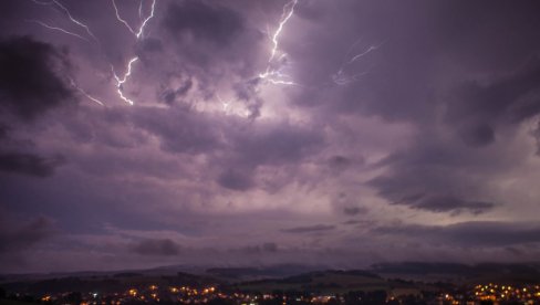 ПЉУСАК ЋЕ СЕ СРУЧИТИ У НАРЕДНА ДВА САТА: Ови делови Србије биће на удару јаког невремена