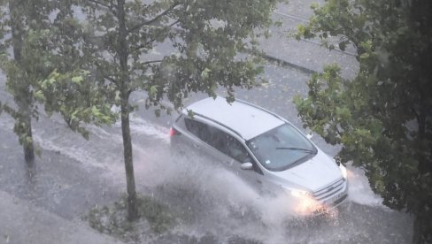 OLUJNO NEVREME ZAHVATILO DELOVE SLOVENIJE: Ide i ka Hrvatskoj