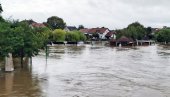 ПОПЛАВЕ У ХРВАТСКОЈ: Водостај Купе опасно расте, бујице у Госпићу, угрожен Карловац