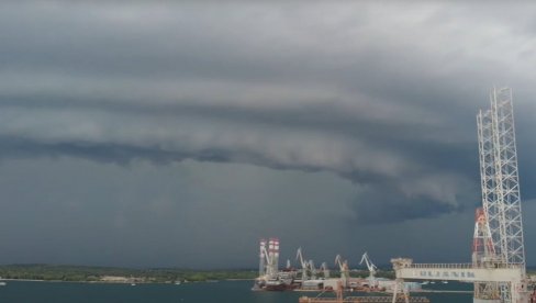 U KOMŠILUKU ZBRAJAJU ŠTETU: Snažno nevreme ostavilo velike posledice, prizori na Jadranu mnoge zabrinuli (FOTO)