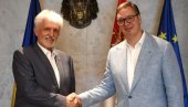 SRBIJA POŠTUJE I POŠTOVAĆE TERITORIJALNI INTEGRITET UKRAJINE: Vučić se sastao sa ambasadorom Tolčakom (FOTO)