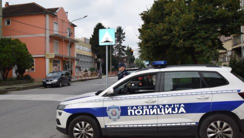 VOZIO SA BLINKERIMA: Policija vozaču oduzela uređaj