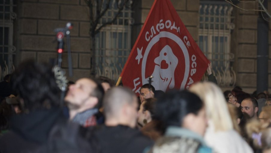 OPOZICIJA PLANIRA DA IZAZOVE NEREDE I DEMOLIRA GRAD Pa da za to optuži SNS