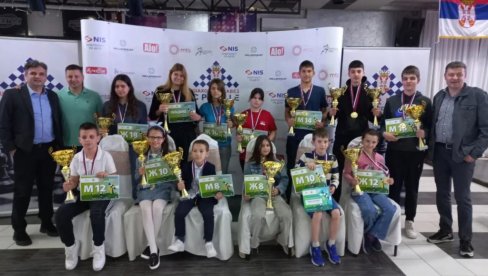 U PARAĆINU ZAVRŠEN 17. KADETSKO-OMLADINSKI FESTIVAL: Srbija  dobila šahovske šampione