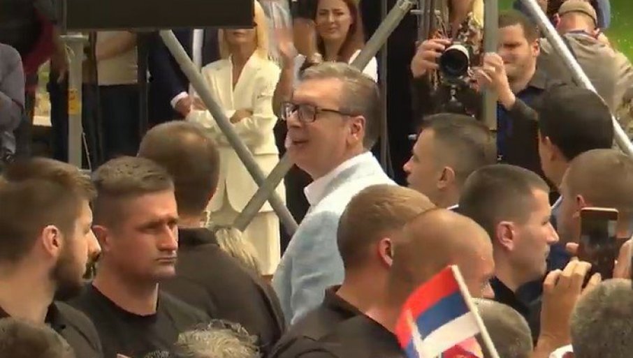 OBRAĆA SE PREDSEDNIK: Miting liste „Aleksandar Vučić - Valjevo sutra“ (FOTO/VIDEO)