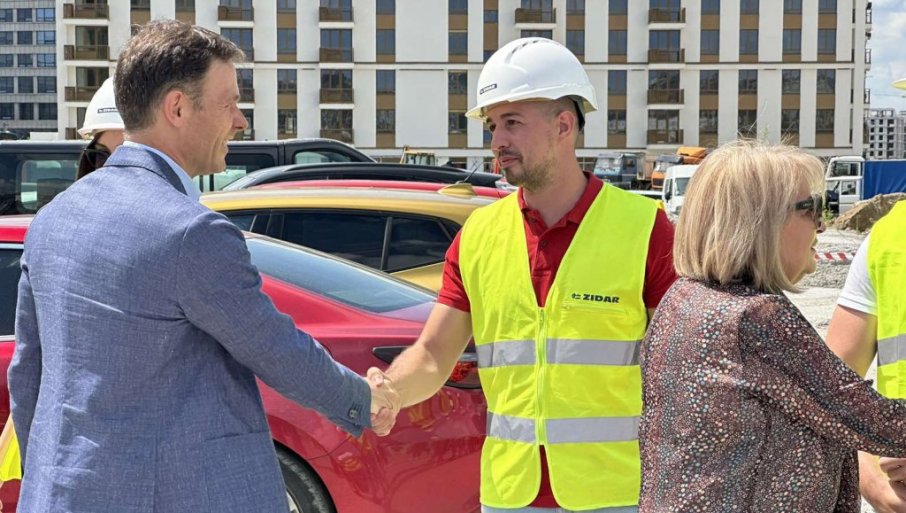 BRNABIĆ I MALI POLAŽU KAMEN TEMELJAC: Počinje izgradnja obrazovnog kampusa u Beogradu na vodi (VIDEO)