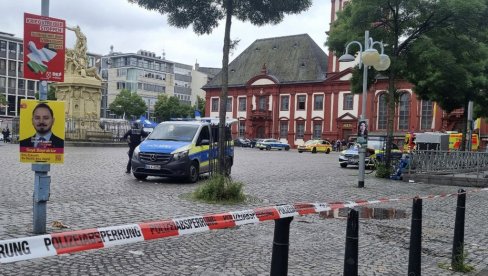 УБИЈЕН НА ЛИЦУ МЕСТА: Мушкарац у Немачкој напао полицију ножем