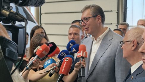 VUČIĆ U ZEMUNU: Predsednik na predstavljanju novog kineskog brzog voza (VIDEO)