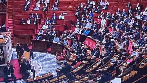 POLUPRAZNA FRANCUSKA SKUPŠTINA ZA ZELENSKOG: Nisu svi francuski poslanici hteli da čuju ukrajinskog predsednika