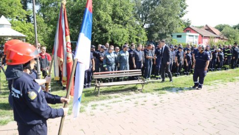 НА ПЕТРОВАРАДИНСКОЈ ТВРЂАВИ ТАКМИЧЕЊЕ ВАТРОГАСАЦА: Такмичари из шест држава различитим вежбама симулирају реалне ситуације