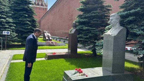 VULIN U MOSKVI: Odao počast Staljinu, pa se sastao sa ruskim ministrom unutrašnjih poslova (FOTO)