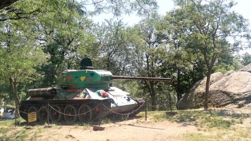 NIJE VIŠE TENK ZA VRŠAČKI BREG: Hoće li čuveni sovjetski oklopnjak T-34 biti premešten kod graničnog prelaz Vatin? (FOTO)