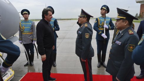 GAŠIĆ STIGAO U ASTANU: Ministar odbrane započeo zvaničnu posetu Kazahstanu (FOTO)