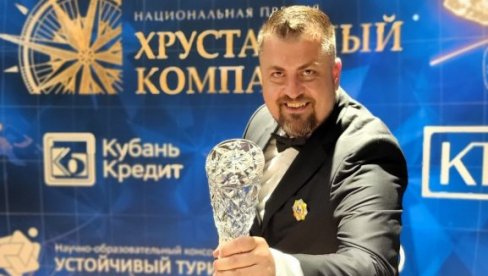 KULTURISTA OSVOJIO KRISTALNI KOMPAS: Bošku Kozarskom u Moskvi dodeljena prestižna nagrada za putopisni serijal iz Rusije