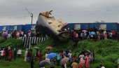 TRAGEDIJA: U sudaru vozova najmanje 13 mrtvih (FOTO/VIDEO)