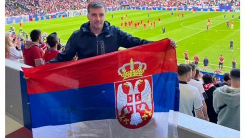 БРИГА САВУ ЗА ИЗБОРЕ: Окренуо српску заставу наопако и ужива у Немачкој за све Рокфелерове паре (ФОТО)